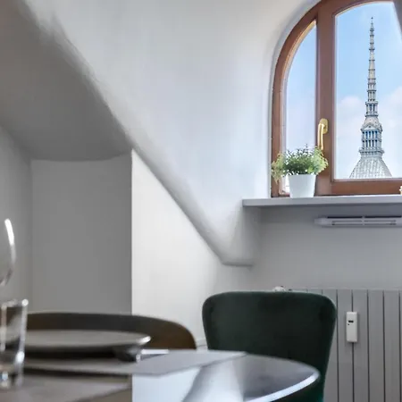 Giolitti 39 - Moderna Mansarda Nel Cuore Di Appartement