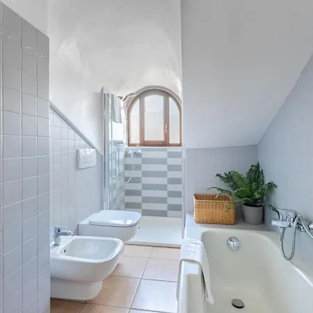 Giolitti 39 - Moderna Mansarda Nel Cuore Di Apartamento Turín